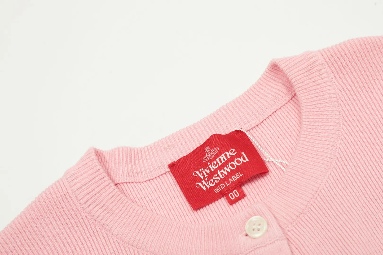 vivienne west wood Vivienne contrasting high-end Korean-style cardigan knitted sweater wool 2024 autumn latest style 🧩 15% merino cotton wool 85% wool blend 🧩Correct Italian 🇮🇹100% wool washed wheat logo Size: S -M- L Color: blue pink black gray